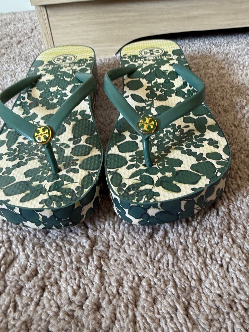 Tory Burch Green Floral Logo Thong Sandals with 1in wedge heel - Picture 3 of 10
